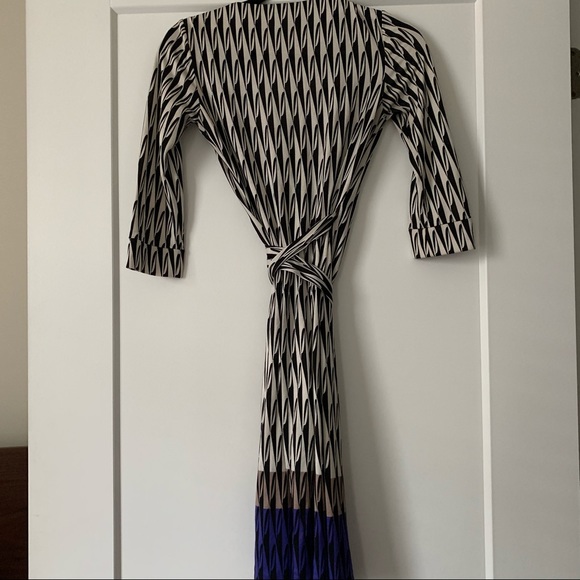 DVF Wrap Dress 3/4 Sleeves - Picture 6 of 12